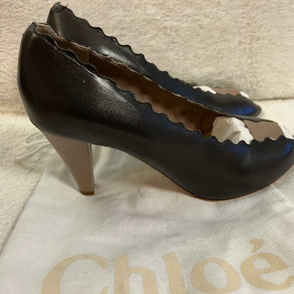 CHLOÉ Leather Keyhole Accent Pumps 🤍 - Picture 6 of 8